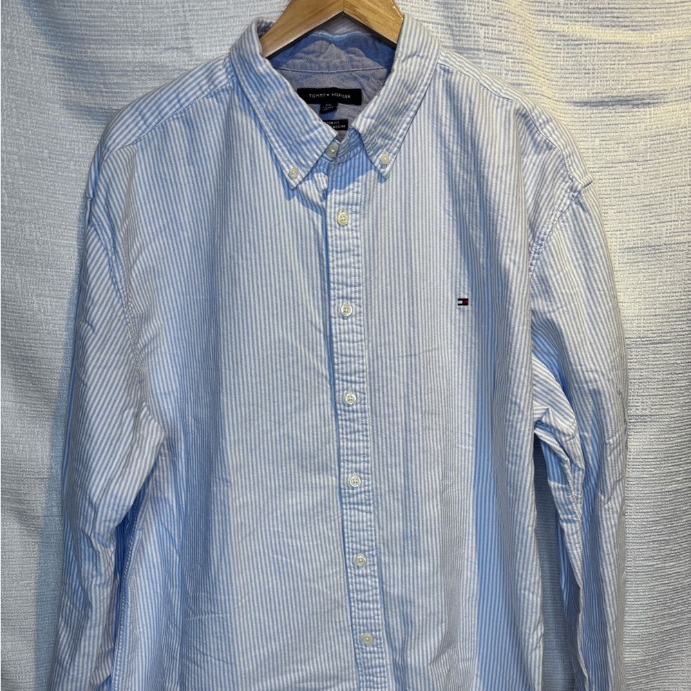 Tommy Hilfiger Men's Blue and White Thin Stripe Button-Down Shirt